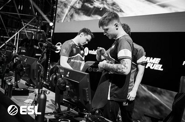 守定义自己 守定义自己